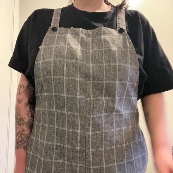 *READ DESCRIPTION* Gray Striped  Oversized style Overalls - Picture 8 of 8